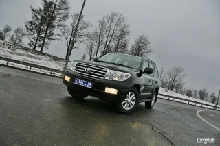 Toyota Land Cruiser 200: Не ідеальний
