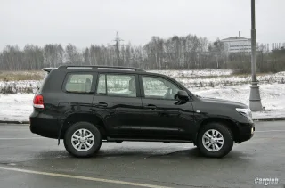 Toyota Land Cruiser 200: Не ідеальний