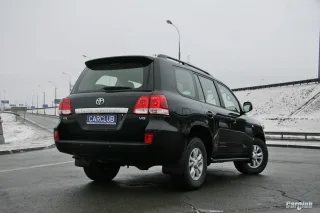 Toyota Land Cruiser 200: Не ідеальний