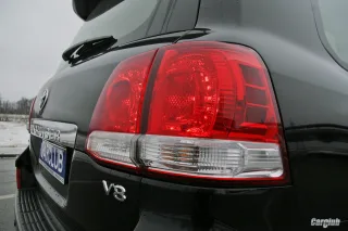 Toyota Land Cruiser 200: Не ідеальний