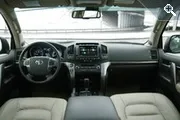 Toyota Land Cruiser 200: Не ідеальний