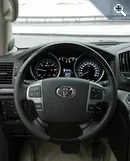 Toyota Land Cruiser 200: Не ідеальний