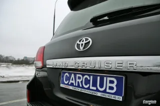 Toyota Land Cruiser 200: Не ідеальний