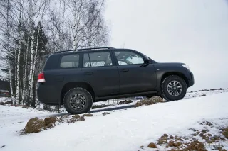 Toyota Land Cruiser 200: Не ідеальний