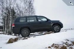Toyota Land Cruiser 200: Не ідеальний