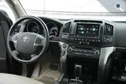 Toyota Land Cruiser 200: Не ідеальний