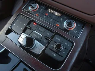 Роздвоєння особистості. Шукаємо нове в Audi A8 третього покоління