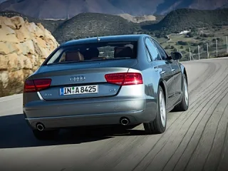 Роздвоєння особистості. Шукаємо нове в Audi A8 третього покоління