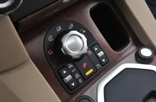 Полчетвёртого. Выясняем, чем старый Land Rover Discovery хуже новых двух