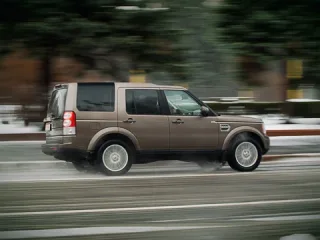 Полчетвёртого. Выясняем, чем старый Land Rover Discovery хуже новых двух