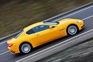 Три зуби. Встромляємо в зиму Maserati GranTurismo і Quattroporte S