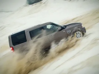 Полчетвёртого. Выясняем, чем старый Land Rover Discovery хуже новых двух