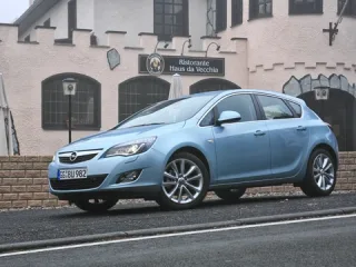 Важелі любові. Чи дотягнуть нові тяги хетчбек Opel Astra до Гольфа?