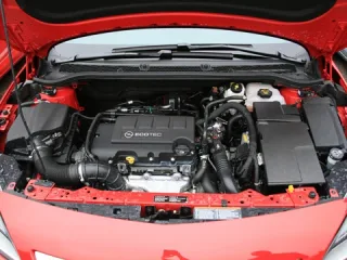 Важелі любові. Чи дотягнуть нові тяги хетчбек Opel Astra до Гольфа?
