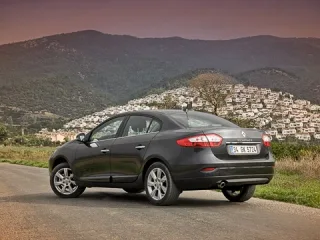 Зеленоглазый. Для каких задач лучше подходит Renault Fluence?