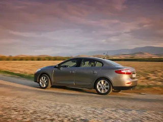 Зеленоглазый. Для каких задач лучше подходит Renault Fluence?