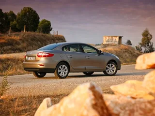 Зеленоглазый. Для каких задач лучше подходит Renault Fluence?