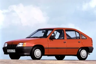 Важелі любові. Чи дотягнуть нові тяги хетчбек Opel Astra до Гольфа?
