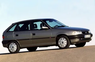 Важелі любові. Чи дотягнуть нові тяги хетчбек Opel Astra до Гольфа?