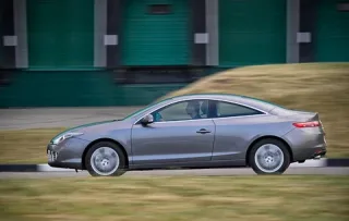 Одно купе до дачи. Внимаем странным звукам из-под капота купе Renault Laguna