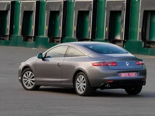 Одно купе до дачи. Внимаем странным звукам из-под капота купе Renault Laguna