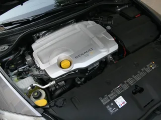 Одно купе до дачи. Внимаем странным звукам из-под капота купе Renault Laguna