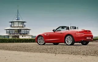 Нелёгкое поведение. Стоит ли по-прежнему оставаться мужиком за рулём BMW Z4