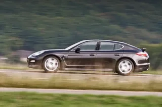 Ангели і демони. Розбираємось, до якої армії належить хетчбек Porsche Panamera