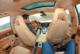 Ангели і демони. Розбираємось, до якої армії належить хетчбек Porsche Panamera
