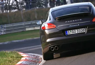 Ангели і демони. Розбираємось, до якої армії належить хетчбек Porsche Panamera