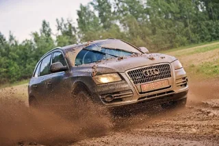 Князи в грязи. Audi Q5 и Mercedes GLK выясняют отношения