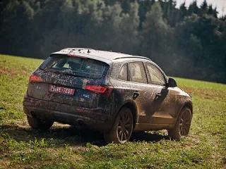 Князи в грязи. Audi Q5 и Mercedes GLK выясняют отношения