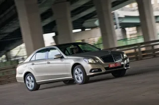 Однополярний світ. Зіштовхуємо лобами Mercedes E-класу, Audi A6 та Lexus GS