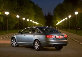 Однополярний світ. Зіштовхуємо лобами Mercedes E-класу, Audi A6 та Lexus GS