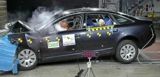Однополярний світ. Зіштовхуємо лобами Mercedes E-класу, Audi A6 та Lexus GS