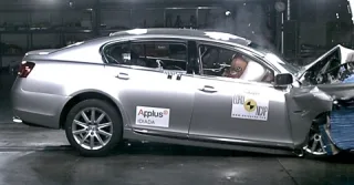Однополярний світ. Зіштовхуємо лобами Mercedes E-класу, Audi A6 та Lexus GS