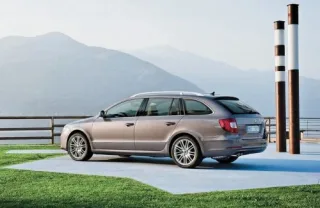 Skoda Superb Combi. Вантажте апельсини бочками
