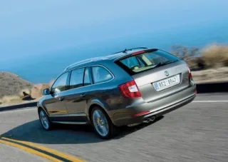 Skoda Superb Combi. Вантажте апельсини бочками