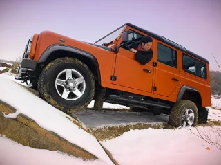 Мёртвые головы. Сталкиваем в грязь Land Rover Defender и Jeep Wrangler