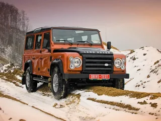 Мёртвые головы. Сталкиваем в грязь Land Rover Defender и Jeep Wrangler