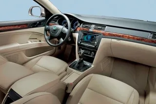 Skoda Superb Combi. Вантажте апельсини бочками