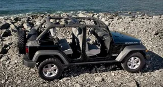 Мёртвые головы. Сталкиваем в грязь Land Rover Defender и Jeep Wrangler