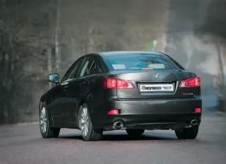 Lexus IS250. От $ 45 367 (362 934 грн)