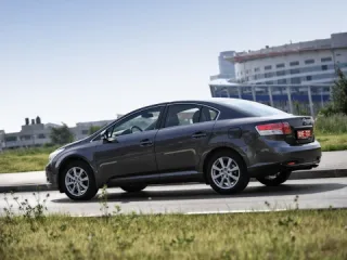 Служебный роман. Выясняем, как Avensis выполняет своё прямое предназначение