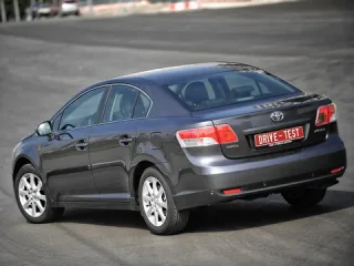 Служебный роман. Выясняем, как Avensis выполняет своё прямое предназначение