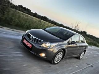 Служебный роман. Выясняем, как Avensis выполняет своё прямое предназначение