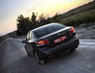 Служебный роман. Выясняем, как Avensis выполняет своё прямое предназначение