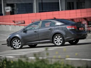 Служебный роман. Выясняем, как Avensis выполняет своё прямое предназначение