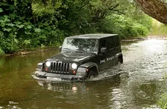 Jeep Wrangler і Hummer H3.