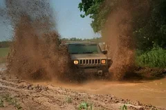 Jeep Wrangler і Hummer H3.